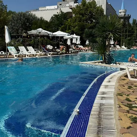 Apartment In Big Kamelia Complex Sunny